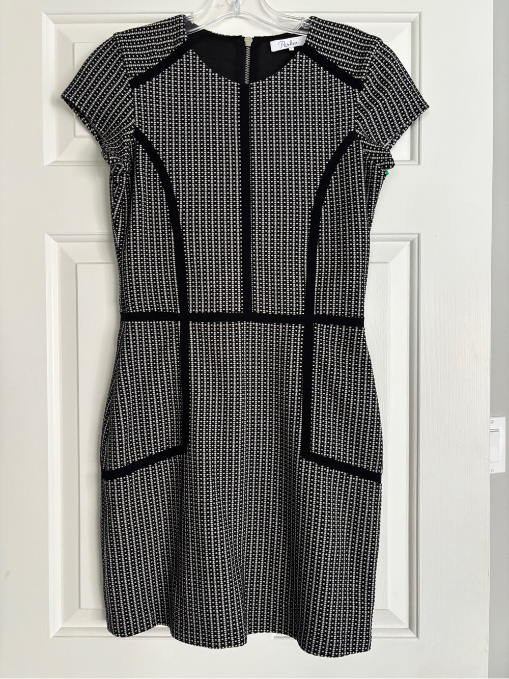 Parker Black White Tweed Cap Sleeve Exposed Zip Sheath Dress - Large